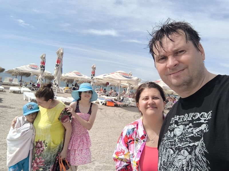 File:Seaside 2026 Beach Family.jpg